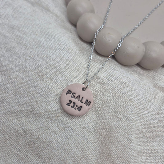 Kettingbedel: 'Psalm 23:4'