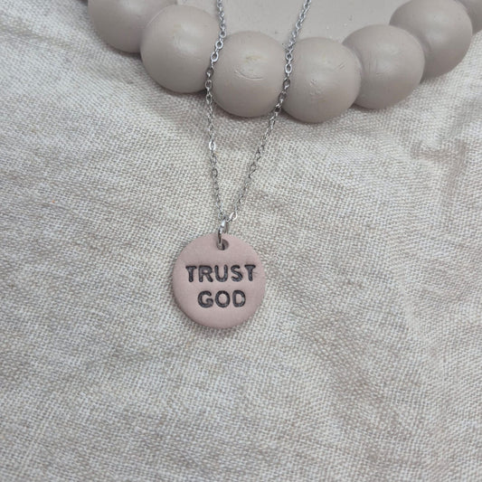 Kettingbedel: 'Trust God'